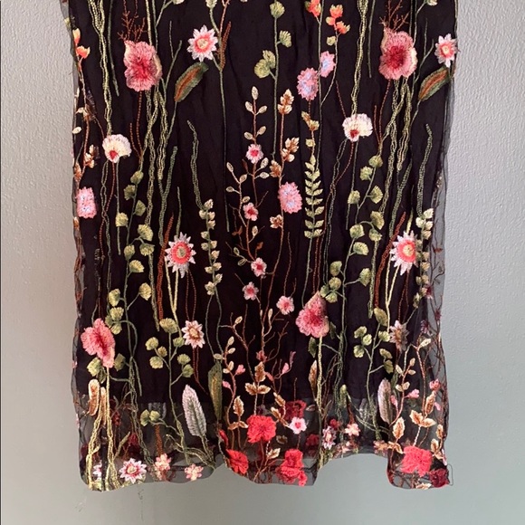 Sheer flower and plant dress - Picture 3 of 3